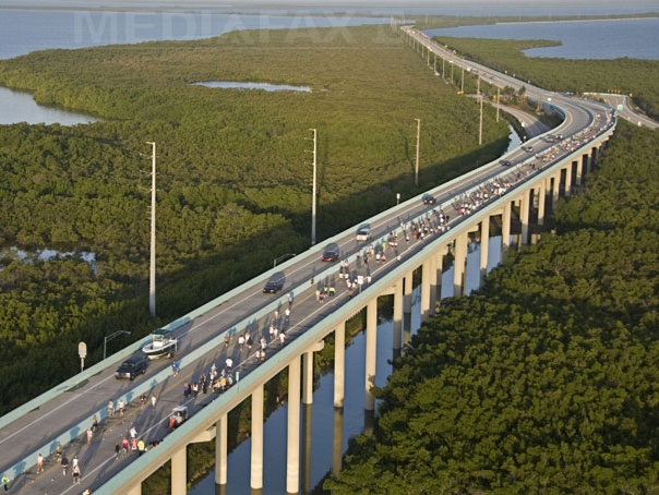 Imaginea articolului Autostrada peste ocean. Cum arată şoseaua care merge peste 100 de kilometri pe apă - FOTO, VIDEO