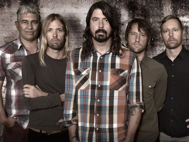 Imaginea articolului Foo Fighters a lansat un mini-album dedicat victimelor atentatelor de la Paris. "Saint Cecilia" este disponibil gratuit - VIDEO