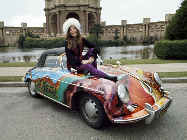 Imaginea articolului Porsche-ul "psihedelic" al cântăreţei Janis Joplin, vândut la licitaţie cu aproape 1,8 milioane de dolari - VIDEO