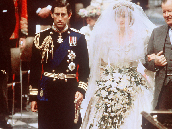 Imaginea articolului O felie din tortul de nuntă al prinţului Charles şi al prinţesei Diana, scoasă la licitaţie - VIDEO