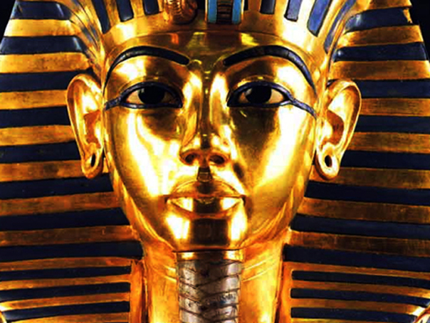 Imaginea articolului Oficiali ai Muzeului de Antichităţi din Cairo, judecaţi pentru restaurarea nereuşită a măştii lui Tutankhamon - VIDEO