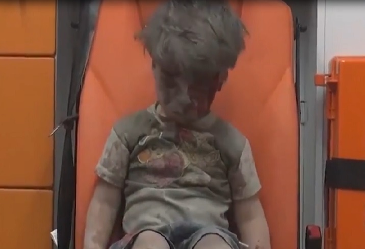 Imaginea articolului Scrisoare emoţionantă: Un copil din Statele Unite îi cere lui Obama să-i aducă acasă băieţelul din Siria rănit în urma unui bombardament - FOTO