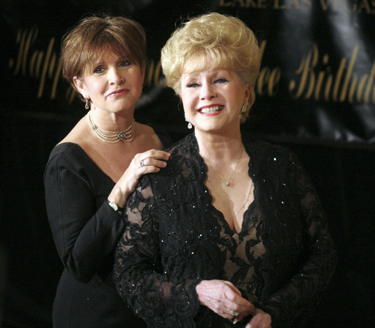 Imaginea articolului VIDEO A murit legendara actriţă Debbie Reynolds, partenera lui Gene Kelly în filmul "Singin' in the rain", şi mama lui Carrie Fisher