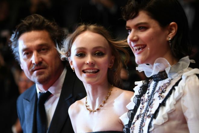 Imaginea articolului Puştoaica Lily-Rose, fiica lui Johnny Depp şi a Vanessei Paradis, divă la Săptămâna Modei de la Paris
