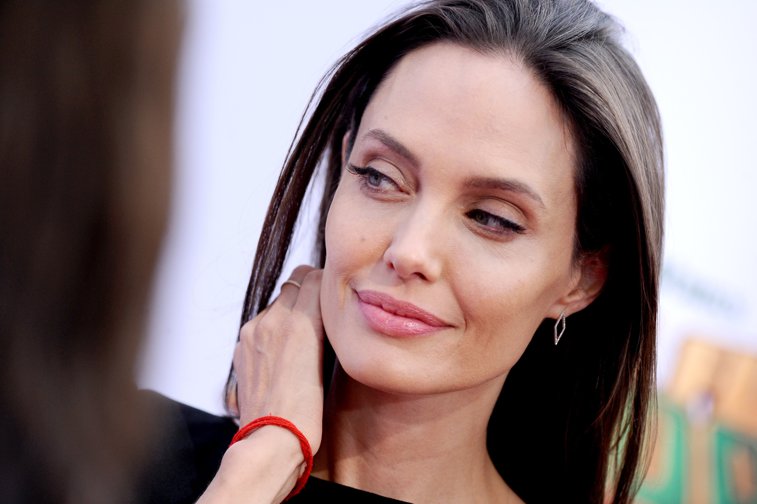 Imaginea articolului VIDEO Angelina Jolie, primul interviu despre divorţul de Brad Pitt: "Supravieţuiesc. Vom fi mereu o familie"