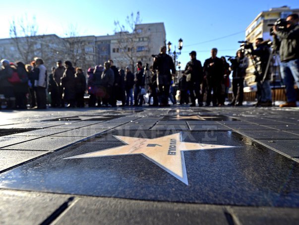 Imaginea articolului STELE noi pe Hollywood Walk of Fame: Kirsten Dunst, Jennifer Lawrence, Snoop Dogg printre cei omagiaţi