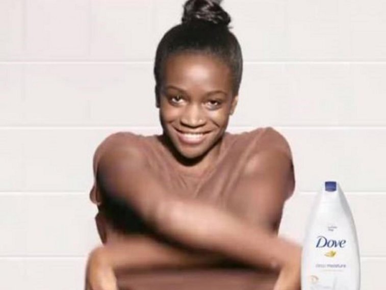 Imaginea articolului Cum se apără tânăra negresă care apare în reclama companiei Dove. Brandul a fost forţat să-şi ceară scuze