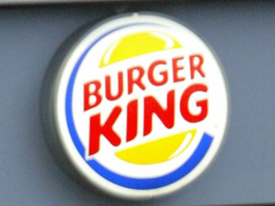Imaginea articolului O femeie a născut într-o toaletă a unui restaurant Burger King. Poliţiştii o suspectează că se droga 