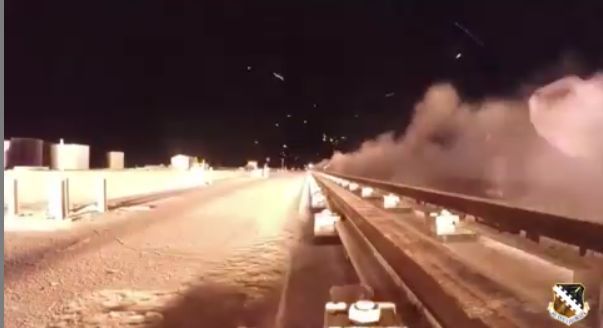 Imaginea articolului ”Sanie” hipersonică testată de SUA: Viteza este atât de mare încât vehiculul nu poate fi văzută nici pe filmarea cu încetinitorul/ VIDEO