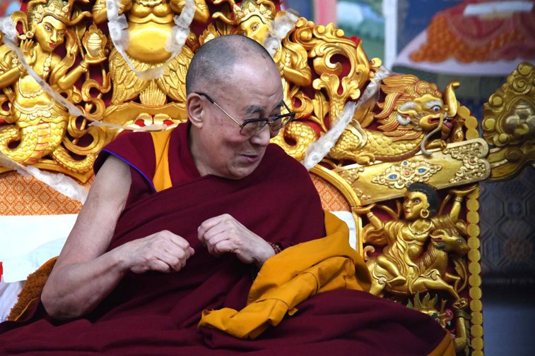 Imaginea articolului VIDEO: Dalai Lama îşi sfătuieşte adepţii să incanteze o mantra pentru a lupta cu noul coronavirus din China