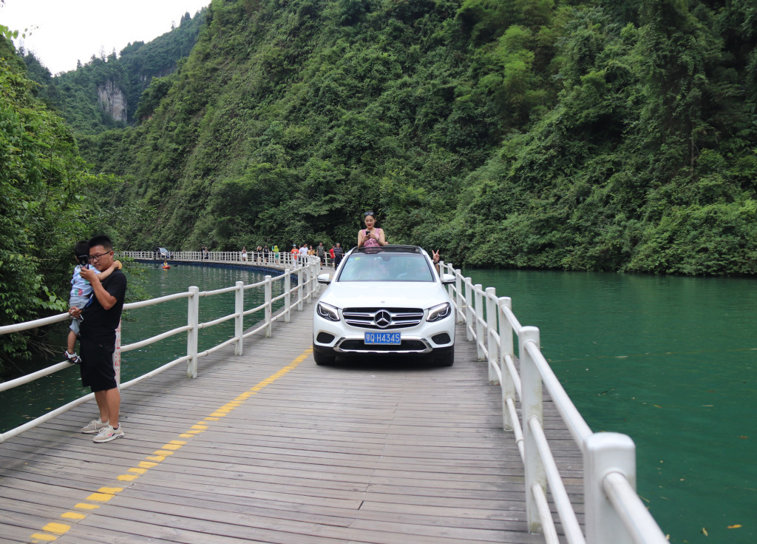 Imaginea articolului Podul „plutitor” din China, la mare căutare VIDEO