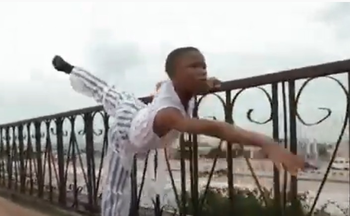 Imaginea articolului Nigerianul de 11 ani care a dansat balet desculţ în ploaie, a primit bursă la cea mai prestigioasă şcoala de balet din New York