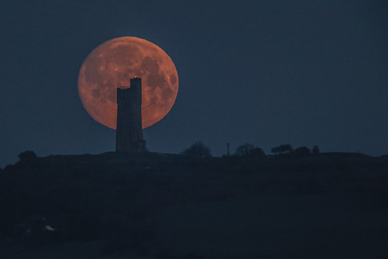 Imaginea articolului Fenomen astronomic inedit - Luna Roz. Când o putem admira şi ce semnificaţie are