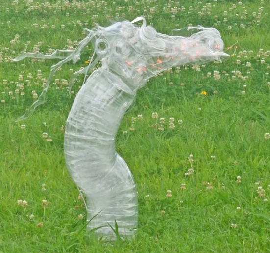 Imaginea articolului Artă din plasticul aruncat în mare. „Oceanul ne trimite semne ale propriei suferinţe”