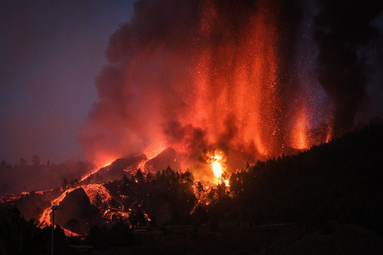 Imaginea articolului Vulcanul neliniştit. Cumbre Vieja erupe de 86 de zile VIDEO