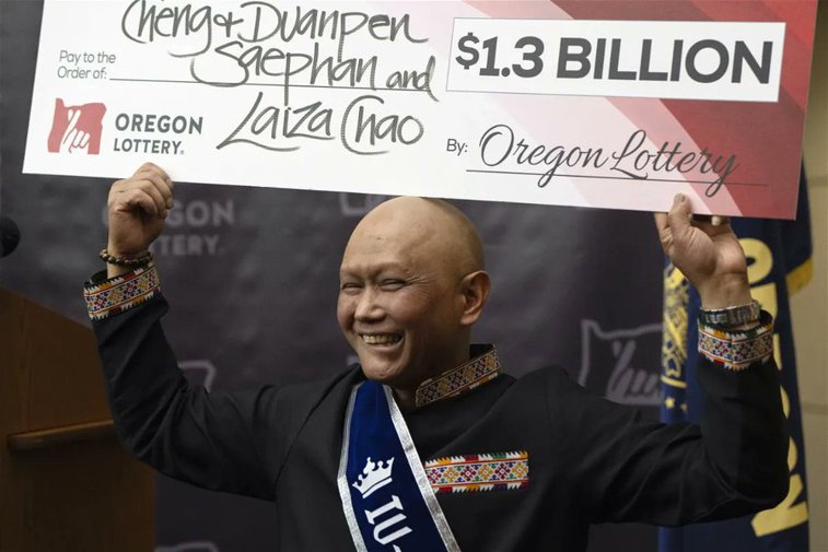 Imaginea articolului Câştigătorul unui premiu loto de 1,3 miliarde de dolari are cancer şi caută „un medic bun”
