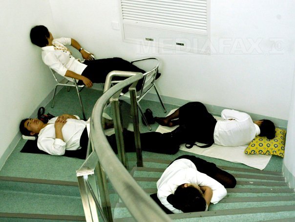 Imaginea articolului Mai mulţi chinezi, surprinşi dormind pe scările de serviciu din pavilionul României la Shanghai