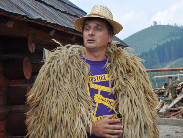 Imaginea articolului REPORTAJ: Oierul care a înfiinţat prima stână europeană din Bistriţa-Năsăud a ajuns primar la Parva - FOTO
