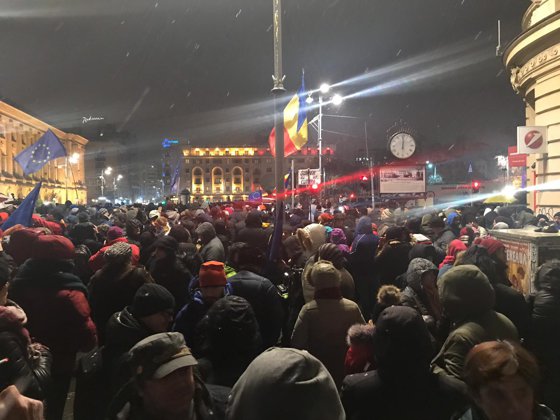 Imaginea articolului Several Hundreds Protest Corruption Outside Event Launching Romania’s EU Council Presidency