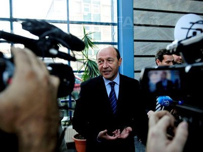 Imaginea articolului President Traian Basescu Goes To Afghanistan To Meet With Romanian Troops