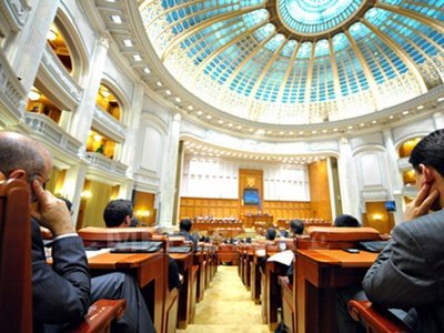Imaginea articolului Romanian Lawmakers Start Debates On No-Confidence Motion Over 2011 Wage Law
