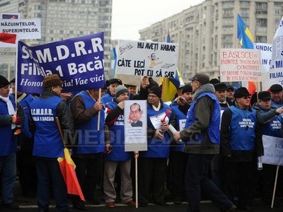 Imaginea articolului Romanian Laid Off Military Staff Rally For Anti-Government Protest In Bucharest