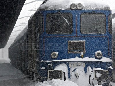 Imaginea articolului Train Derails In S-E Romania Due To Snow, Passengers Unharmed