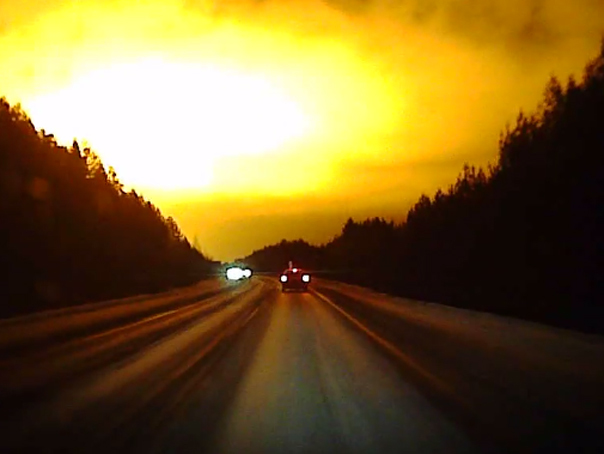 Imaginea articolului Un nou meteorit la Celiabinsk? O lumină puternică filmată în Urali naşte controverse - VIDEO