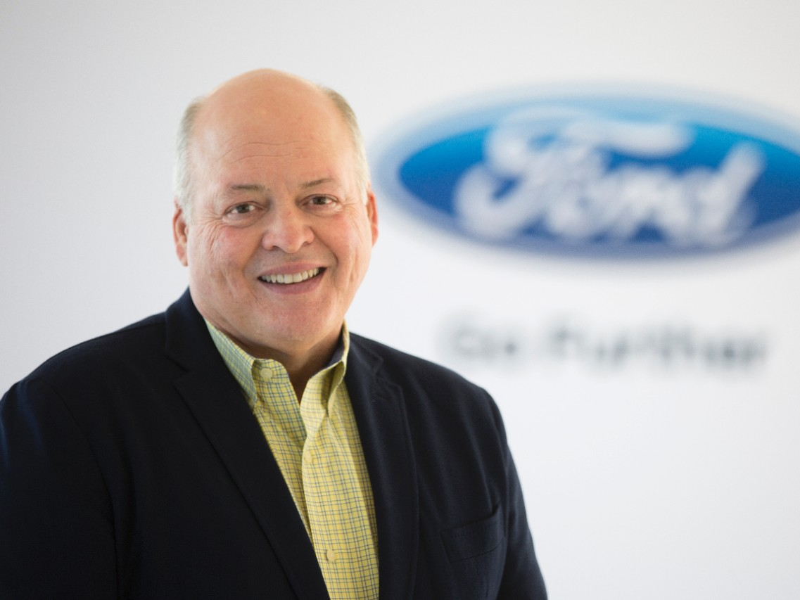 Pe cine a ales familia Ford să aducă compania pe creştere: Un director al unei fabrici de mobilă şi un rege al fotbalului din Michigan
