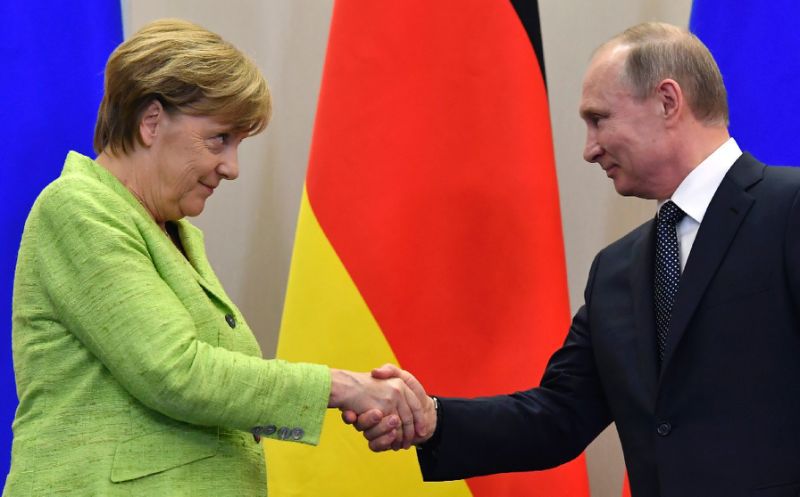 Ce a făcut Merkel în faţa lui Putin, la summitul G20, face senzaţie pe internet. VIDEO