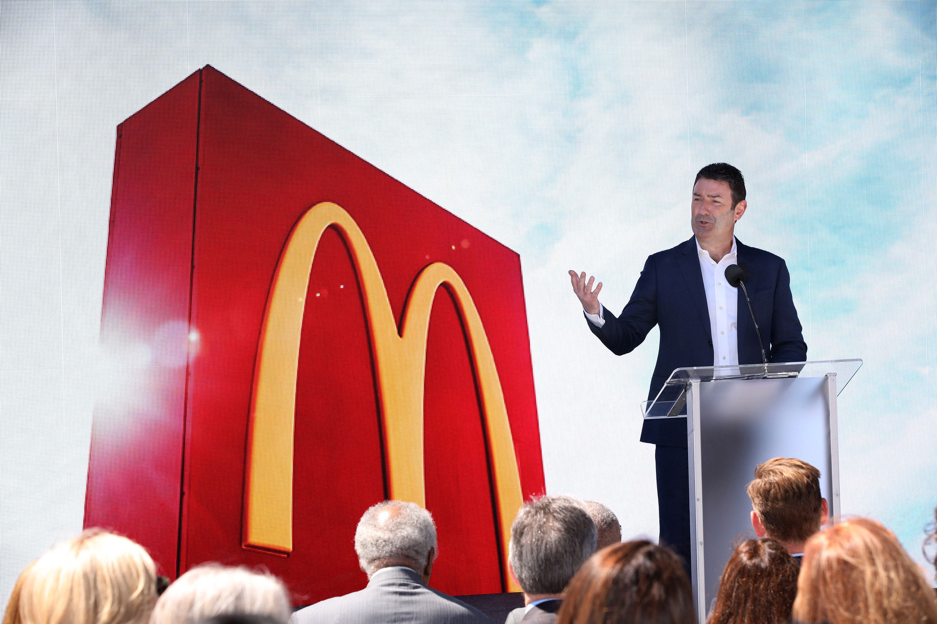 ”Iubire interzisă”: Steve Easterbrook, şeful McDonald's, a fost concediat după ce compania a descoperit că avea o relaţie cu o angajată