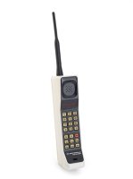 Primul telefon mobil a fost lansat în urmă cu 36 de ani. Cântărea aproape un kg şi costa 4.000 de dolari, adică 10.000 de dolari în banii de astăzi