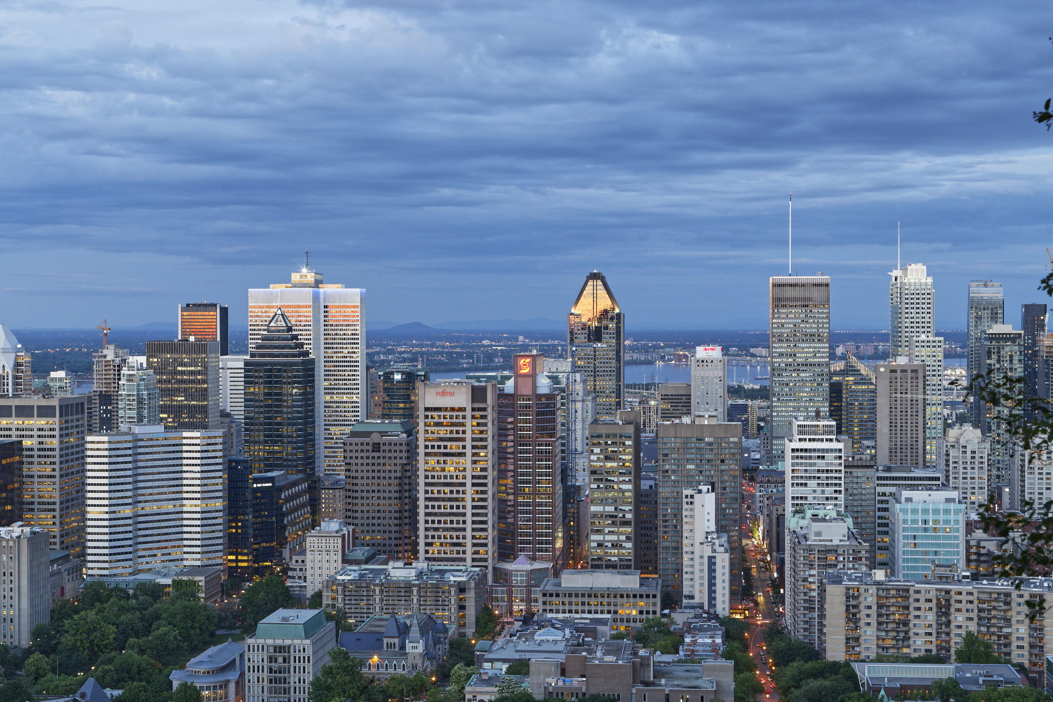 Canada le interzice străinilor să cumpere locuinţe în scop investiţional timp de doi ani, pe fondul unor creşteri accelerate de preţuri
