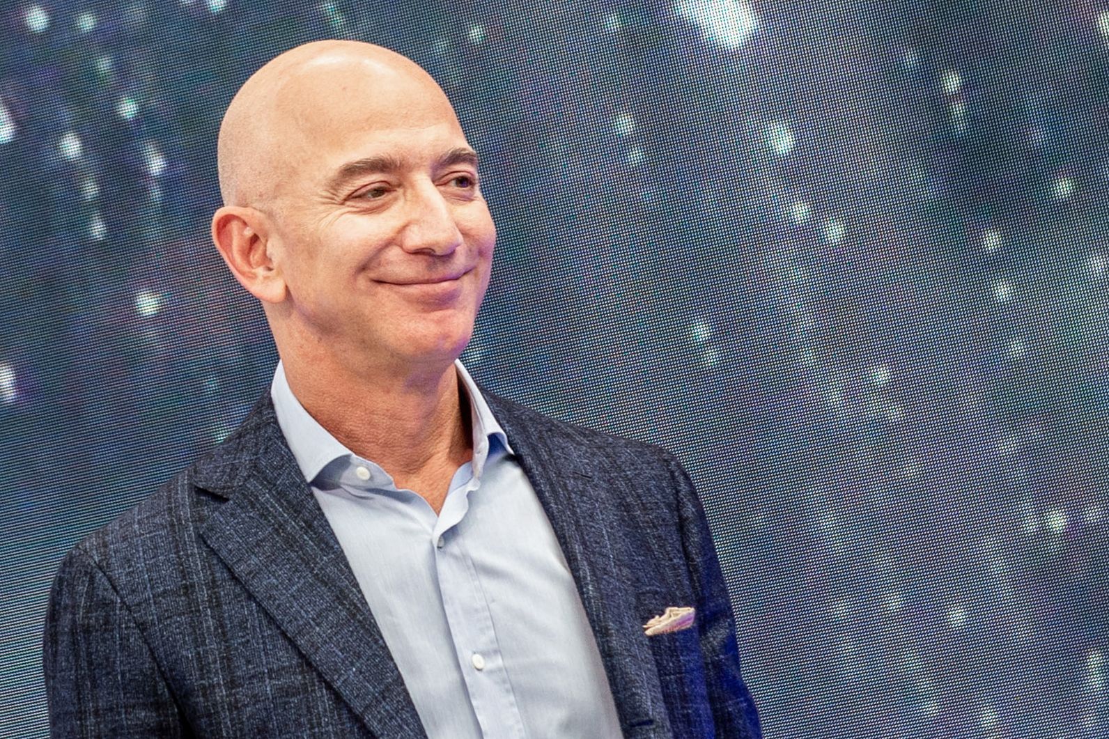 Miliardarul Jeff Bezos a vândut acţiuni Amazon în valoare de 4 miliarde de dolari în ultima săptămână