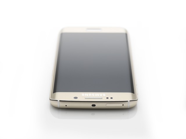 Samsung a anunţat Galaxy S6 şi Galaxy S6 Edge