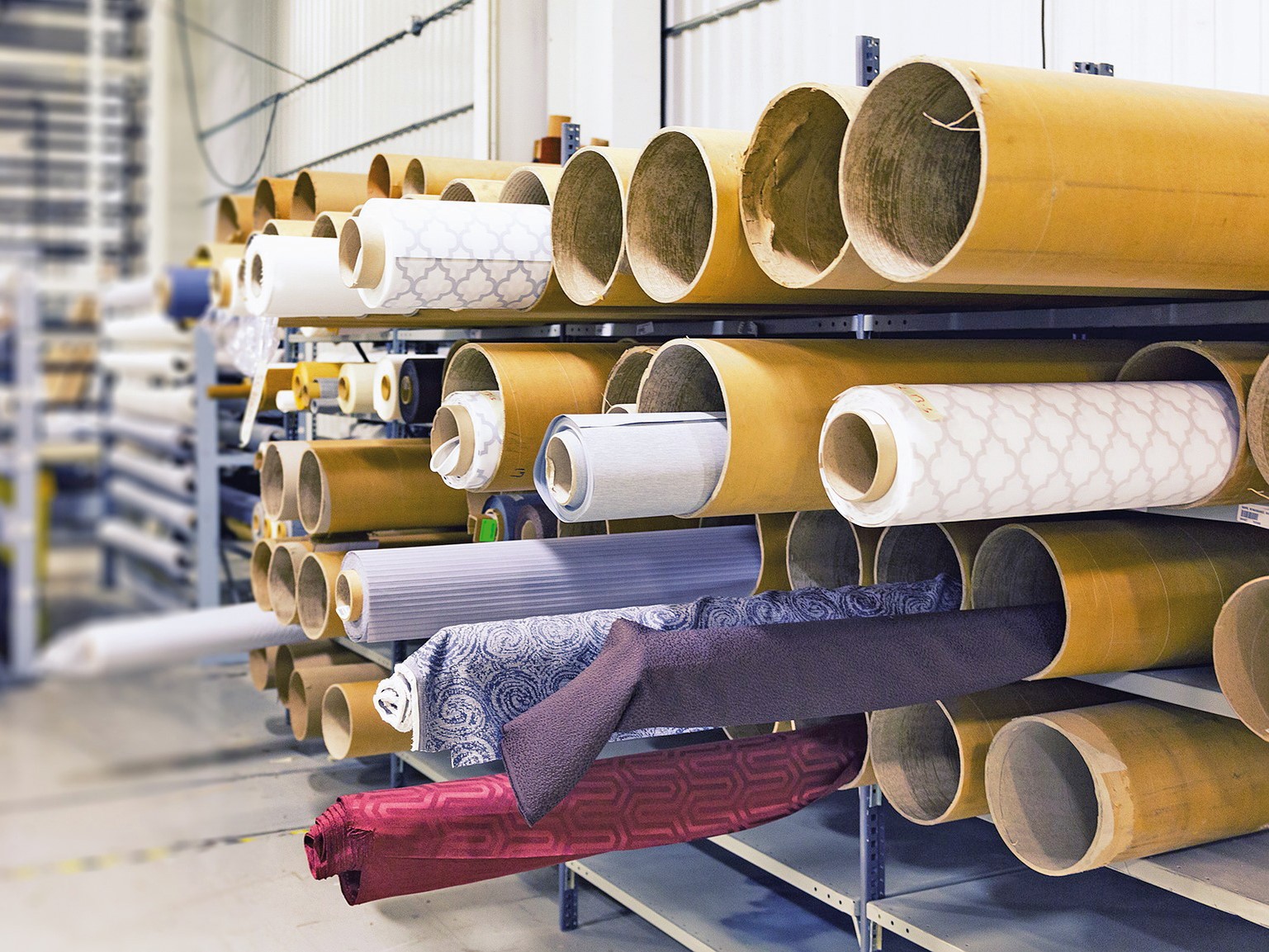 ANALIZĂ ZF. Industria textilă a pierdut 150.000 de locuri de muncă din 2008 până azi, iar pandemia dă o lovitură dură acestui sector dependent de marile nume din moda internaţională. România produce haine, fibre textile şi încălţări în valoare de 22 mld. lei anual, adică 2% din PIB