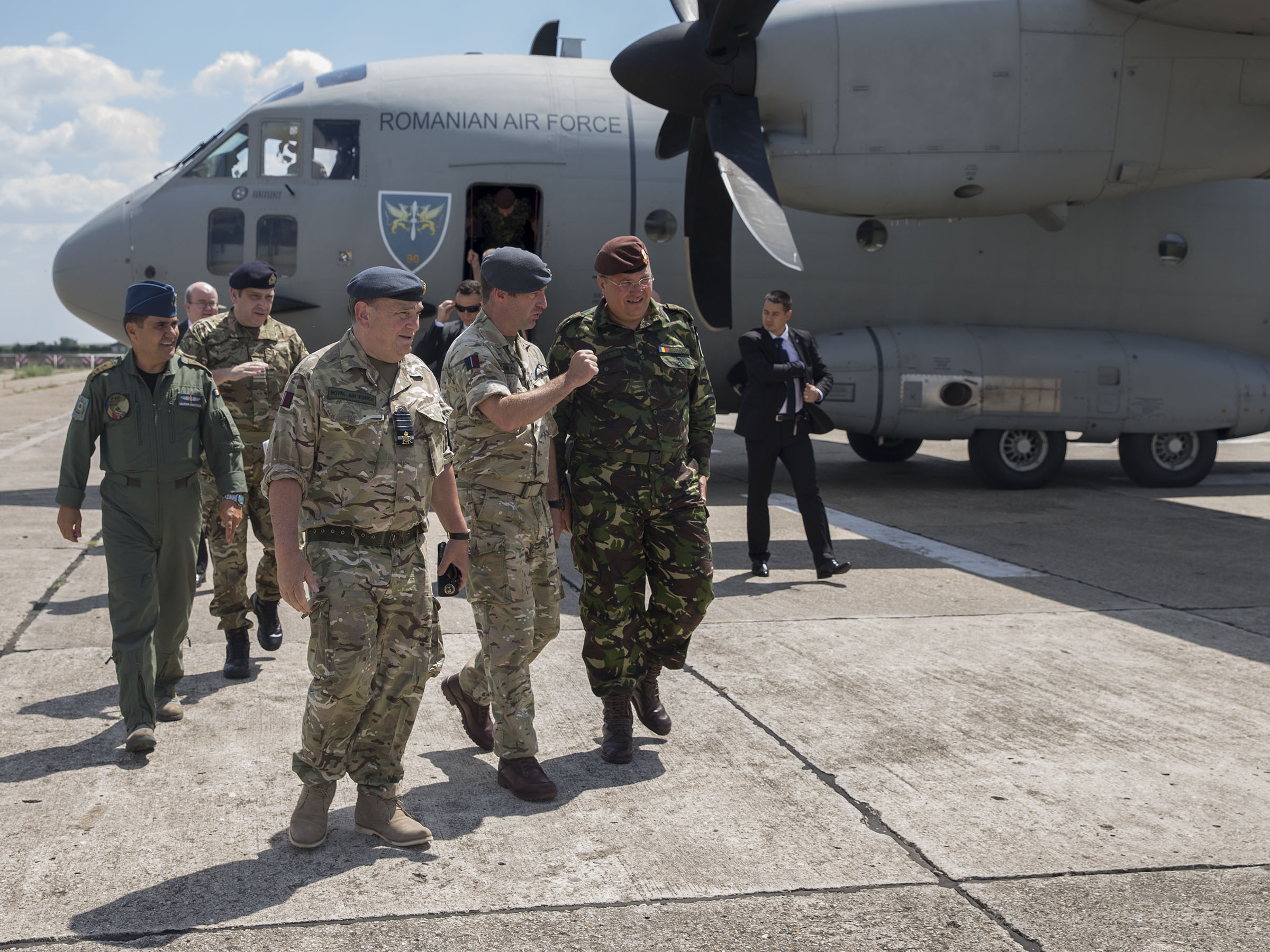 Vizită inopinată în România: Şeful Statului Major al Marii Britanii a venit să inspecteze trupele astfel încât să fie pregătite de orice intervenţie rapidă