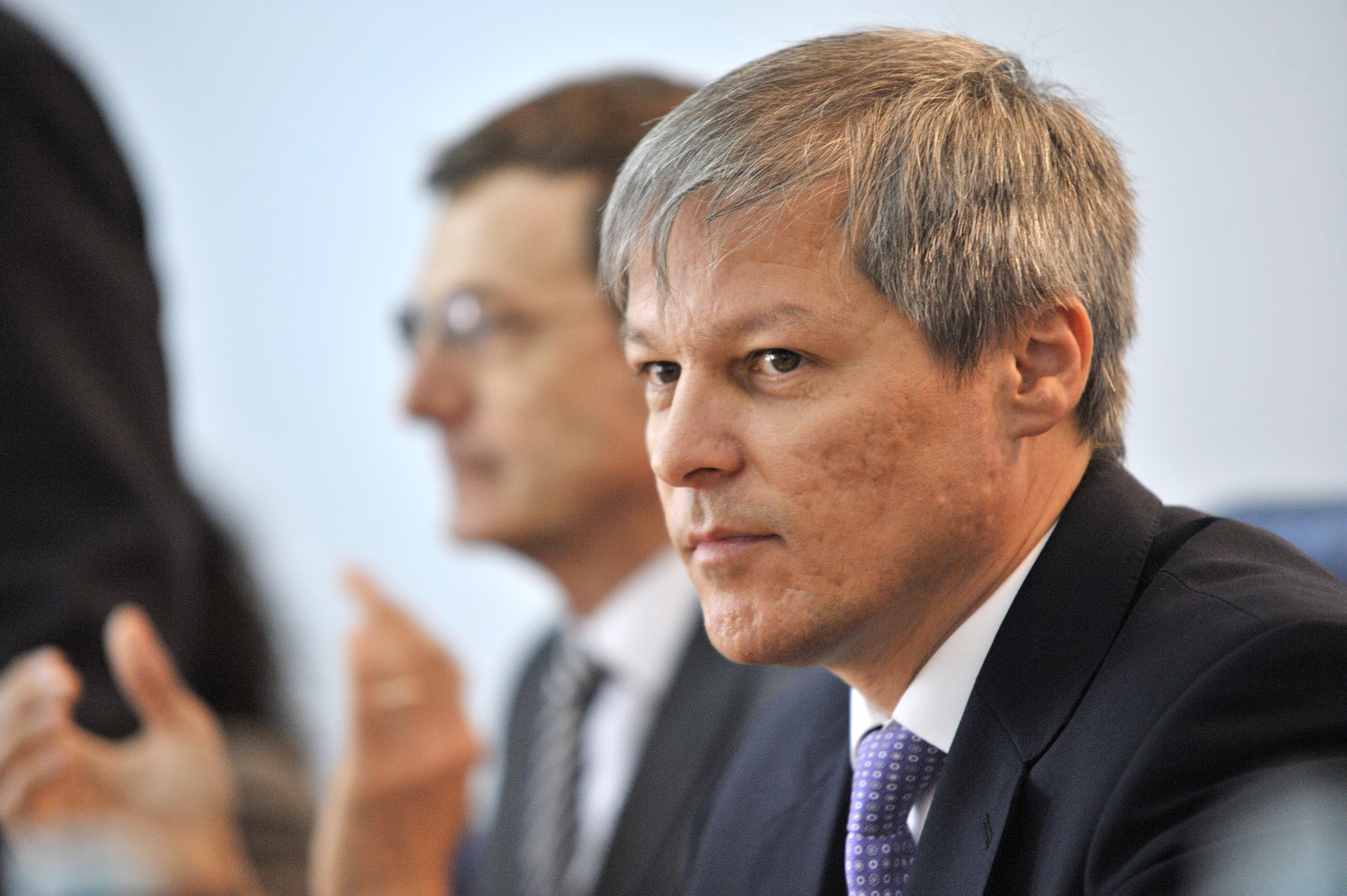 Moment istoric: Dacian Cioloş a fost ales primul preşedinte român al unui grup din Parlamentul European