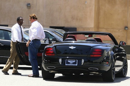 Ce maşini conduce Arnold Schwarzenegger