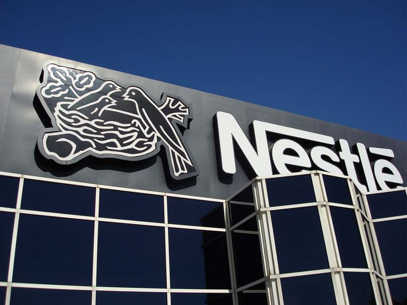 Nestle are 100 de fabrici în Europa, în aproape toate ţările mai puţin România. Napolitanele sub brandul românesc Joe sunt acum produse în Ucraina şi Polonia