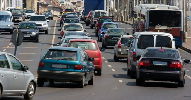Taxa de poluare pentru maşini ar putea reveni: "Este o temă care preocupă atât autorităţile, cât şi companiile din auto"