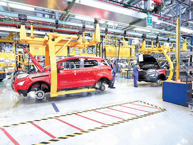 Producţia de maşini din uzinele Dacia şi Ford din România a scăzut în septembrie cu 9,1% an/an. În primele nouă luni, producţia s-a diminuat cu 1,8%