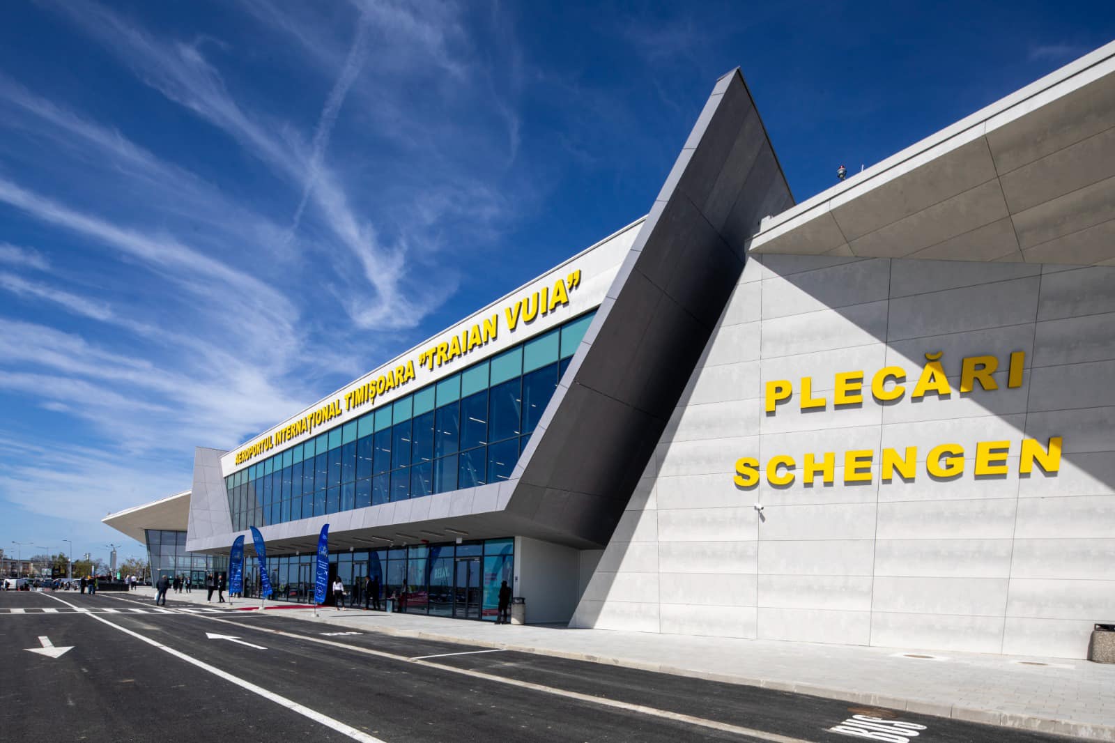 Aeroportul Internaţional Timişoara inaugurează un terminal destinat exclusiv pasagerilor care vor călători în spaţiul Schengen. Investiţia depăşeşte 192 mil. lei, finanţare europeană nerambursabilă