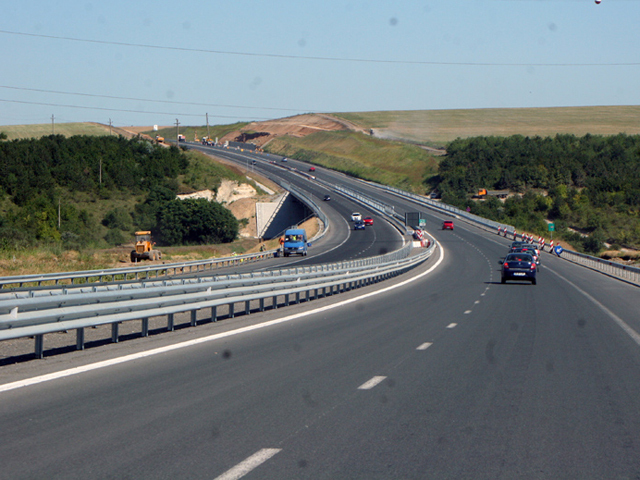 Primul drum la mare pe o autostradă cap-coadă. Compania de Autostrăzi nu a transmis câte vehicule au tranzitat podul Feteşti - Cernavodă  
