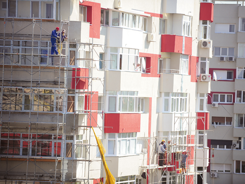Bucureşti, singurul dintre marile oraşe unde ieftinirea apartamentelor a continuat. Cum a evoluat preţul în blocurile noi faţă de blocurile vechi