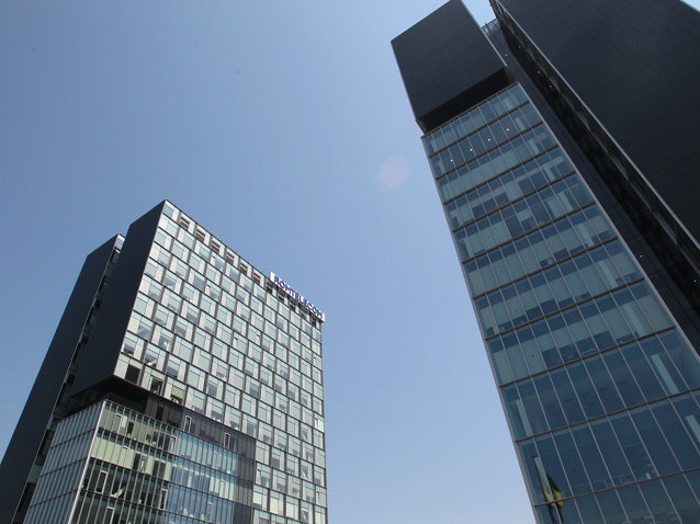 Tranzacţia primului trimestru pe piaţa de birouri din Capitală. Telekom rămâne încă cinci ani în birourile City Gate din Piaţa Presei. Papalekas îi aştepta  la Globalworth Campus în Pipera