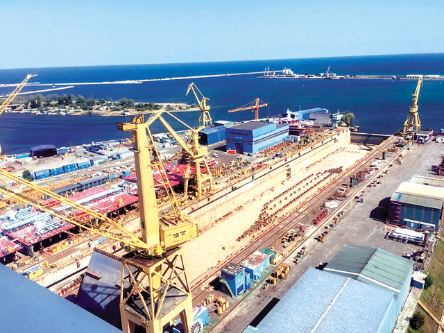 Au trecut trei luni de la anunţul Ministerului Economiei privind finalizarea negocierilor la şantierul naval din Mangalia. De ce nu s-a făcut încă tranzacţia între olandezii de la Damen şi coreenii de la Daewoo?