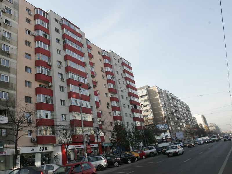 Preţurile apartamentelor vechi cu trei camere din Bucureşti continuă creşterea şi au atins un nou maxim în septembrie. An la an, în septembrie au crescut preţurile cu 4,27% sau 4.050 de euro faţă de perioada similară din 2019