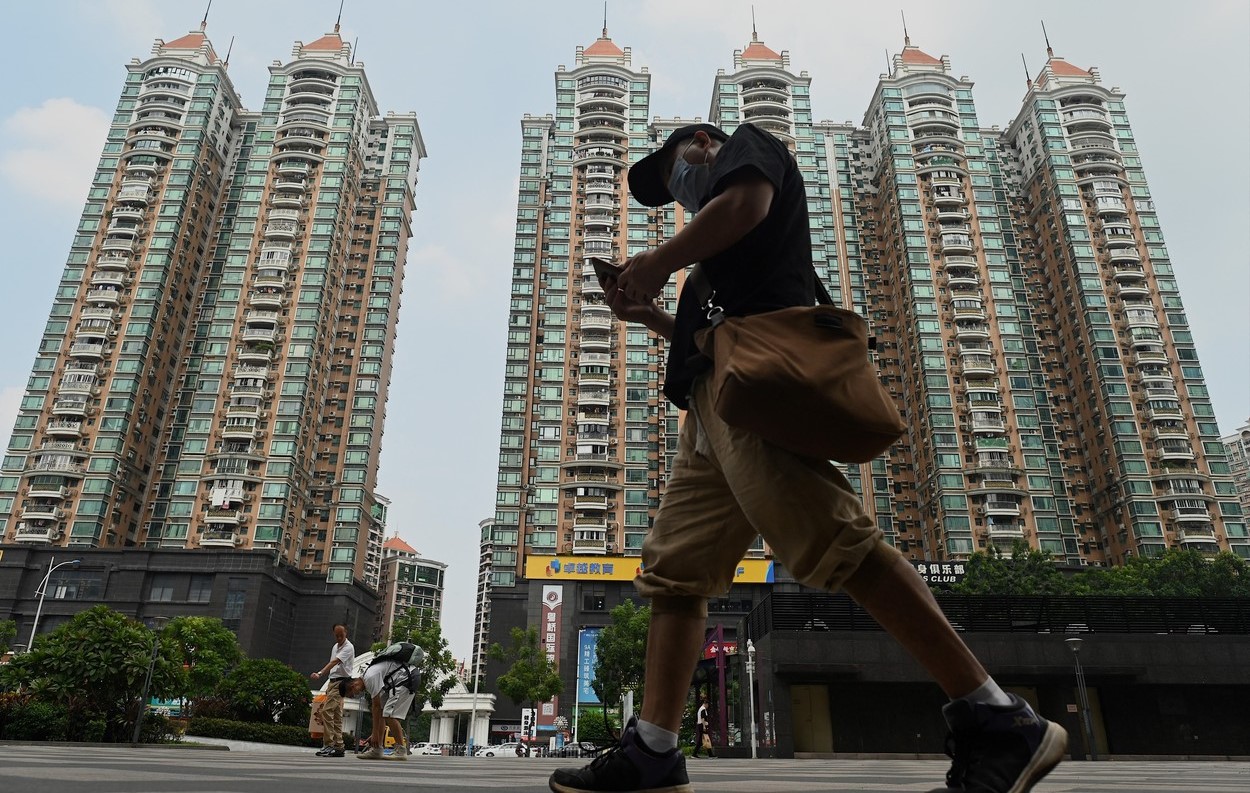 Dezvoltatorul imobiliar chinez Evergrande raportează pierderi de 81 miliarde de dolari de pe urma crizei sectorului proprietăţii
