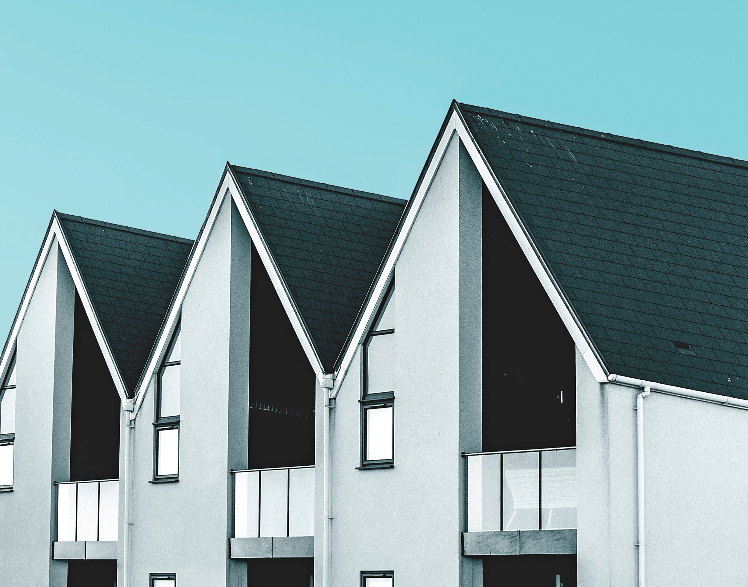 Rolul preţurilor în dezgheţarea tranzacţiilor imobiliare. „O scădere a preţurilor locuinţelor poate stimula vânzările, mai ales în perioade de criză economică, atunci când cumpărătorii sunt mai sensibili la preţ